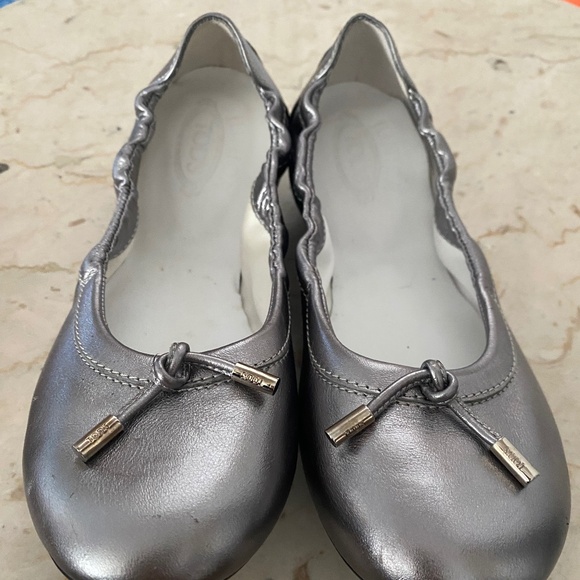 Tod’s Junior Silver youth flats size 35 - Picture 1 of 4
